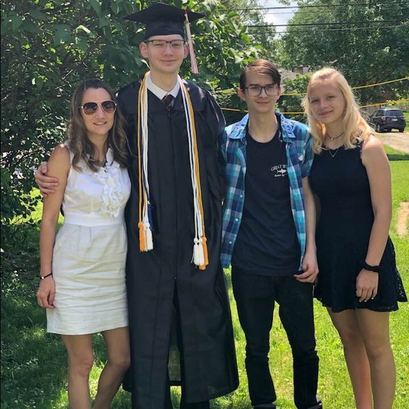 Meet your Posher, Lindsay - Picture 2 of 5